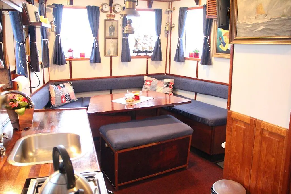 Botel Ms Mary -Nyhavn Hotel Copenhagen Denmark